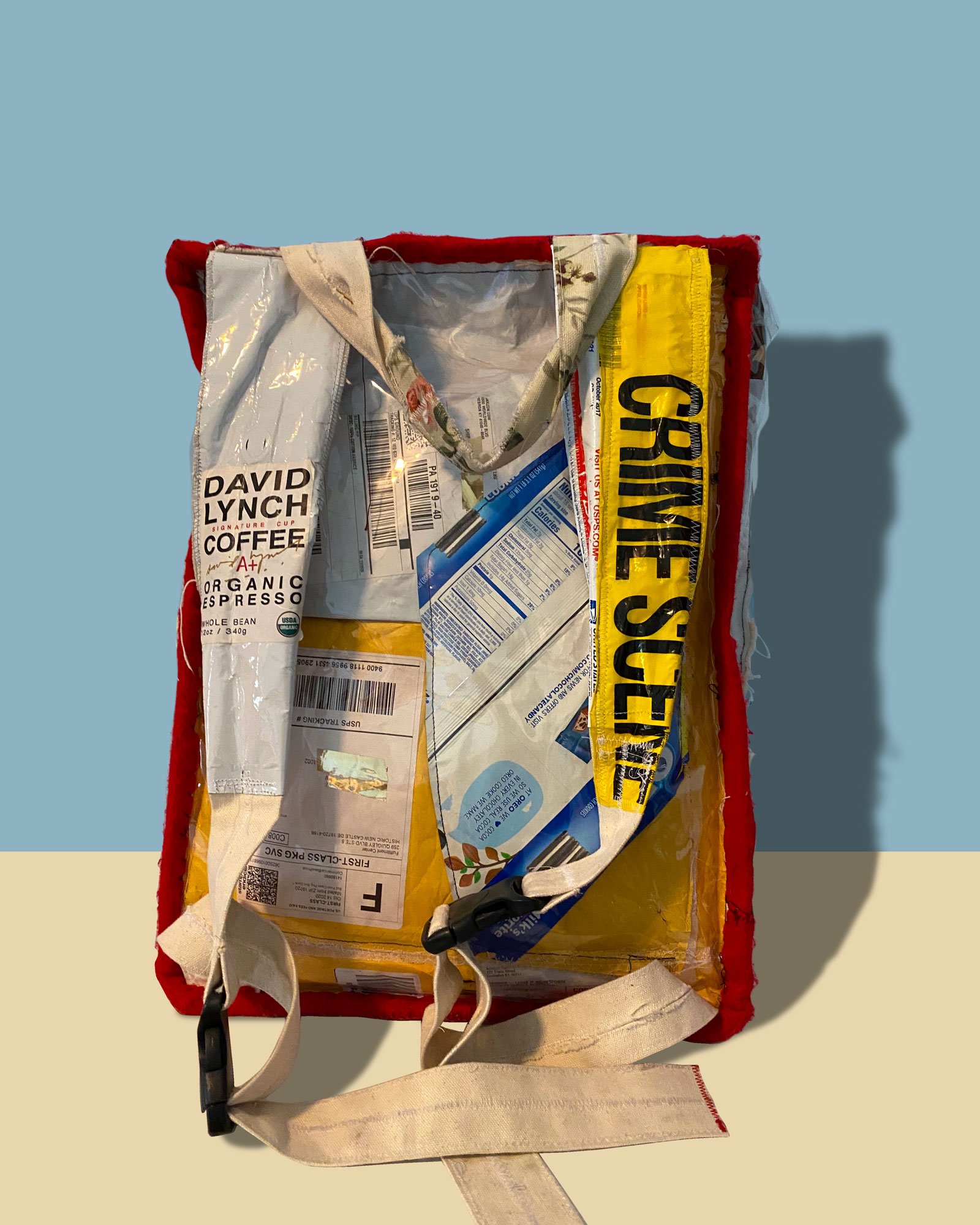 Here’s a refined version of your description: The zipper is added for easy access, and the straps are highly durable, capable of supporting over 40 kg (88 lbs).